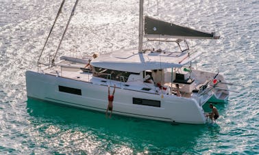 Descubra Phuket, Tailândia, a bordo deste agradável catamarã de cruzeiro Lagoon 40