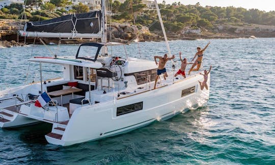 Discover Phuket, Thailand aboard this pleasant Lagoon 40 Cruising Catamaran