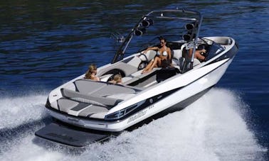 Malibu Wake Setter Bowrider para 10 personas en Hazafon, Israel