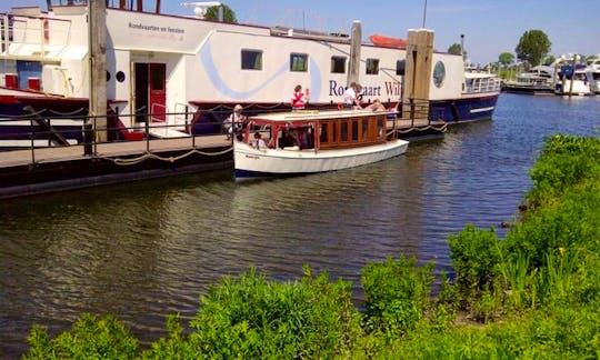 Cruising "Salonboot Koosje" in Heusden, Netherlands
