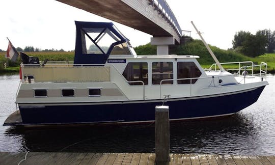 34' Rogger 1050 Salon Motor Yacht Charter in IJsselstein