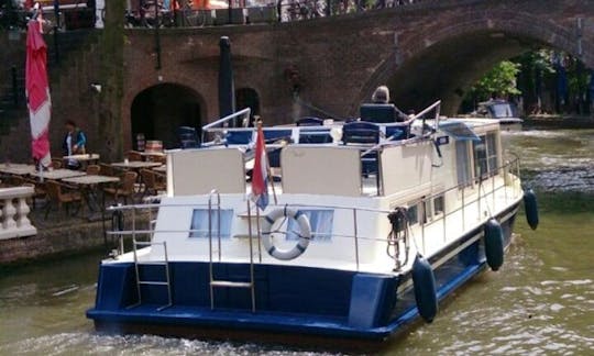 Stern Houseboat 1050 Charter in IJsselstein