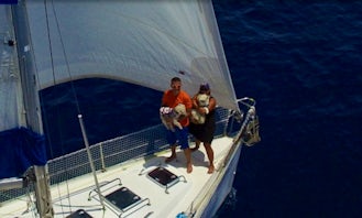 Charter 39' Oceanis 393 Cruising Monohull in Roatan, Honduras