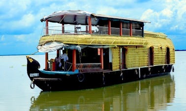 Détendez-vous pendant une journée en louant une péniche à Aryad South, en Inde