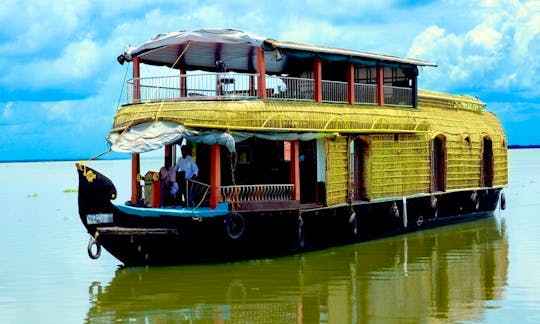 Relax for a day on Houseboat Rental in Aryad South, India