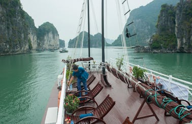 Cruising in Bai Tu Long bay