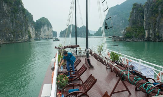 Cruising in Bai Tu Long bay