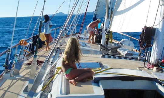 Cruise leisure & discovery in the North of Madagascar aboard 92' Schooner