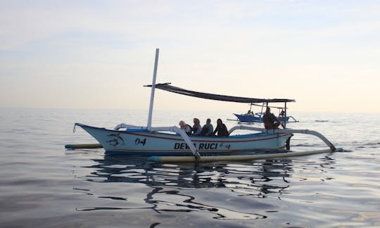 Charter this traditional junk boat for 5 people to enjoy boat trips in Buleleng, Bali