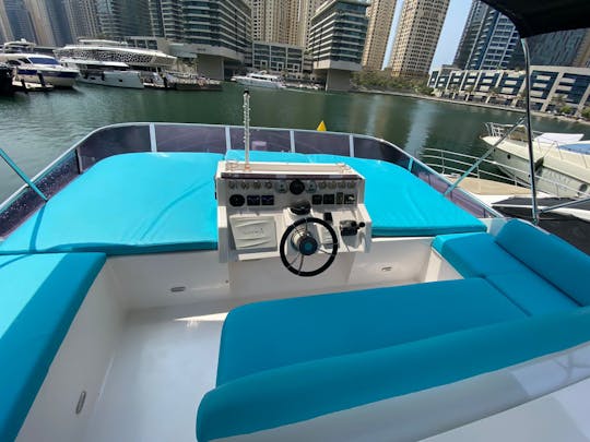 Aluguel de iates de luxo Majesty de 50 pés em Dubai, Emirados Árabes Unidos