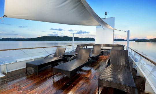 Beautiful Solitude One Power Mega Yacht to discover the beauty of the Islands in Indonesia