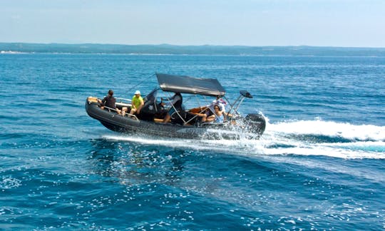 Louez ce Grand 650 RIB à Rovinj pour un maximum de 6 personnes