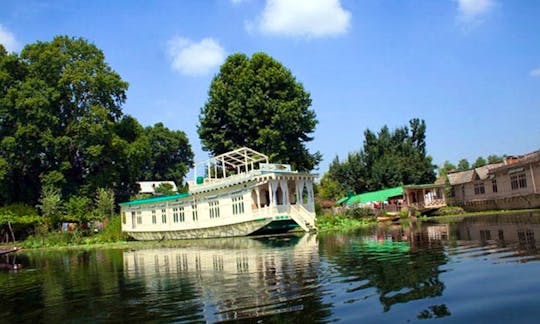 Charter a Houseboat in Srinagar, Jammu and Kashmir