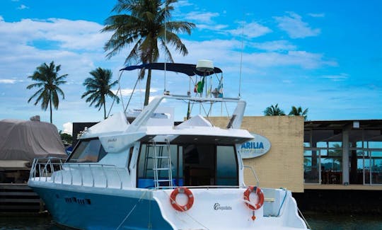 Louez un yacht à moteur de 54 pieds à Cabo Frio, au Brésil, pour un maximum de 20 personnes