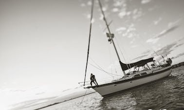 Irwin Center Cockpit 53ft Cruising Monohull in Clear Lake Shores!!