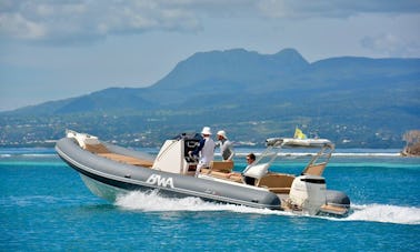 Eric welcomes you on board of Corail Bleu, boarding Pointe a Pitre