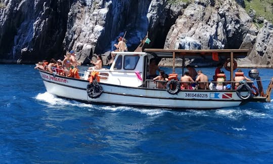 Rent an amazing Trawler Boat in Arraial do Cabo for 30 person!