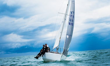 Alquile un velero J24 para 6 personas en Liubliana, Eslovenia