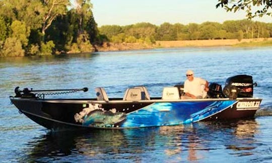 Guided Fishing on 23' Rougue Jet Chinook Boat, Sacramento River
