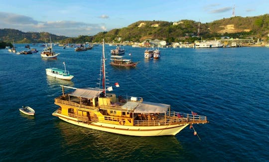 La Unua Liveaboard 76' Phinisi Cruiser Yacht Private Charter for 8 People in Komodo, Flores, East Nusa Tenggara, Indonesia