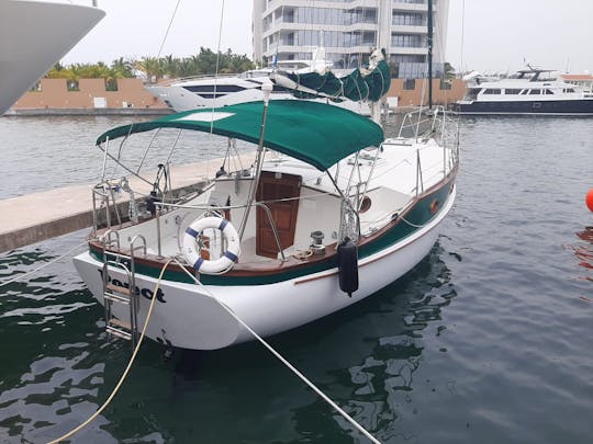 Charter 36' Cruising Monohull In Cancun, Mexico