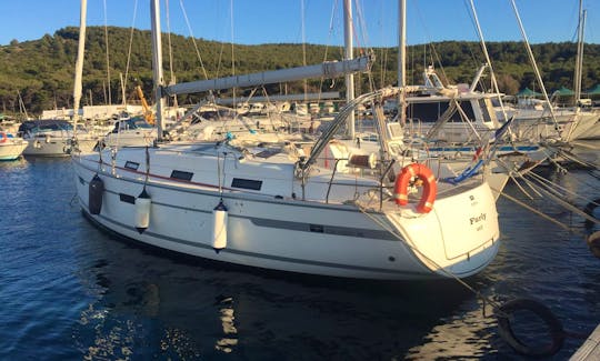 Bavaria Cruiser 36 Cruising Monohull Charter for 4 People in Maristella, Sardegna
