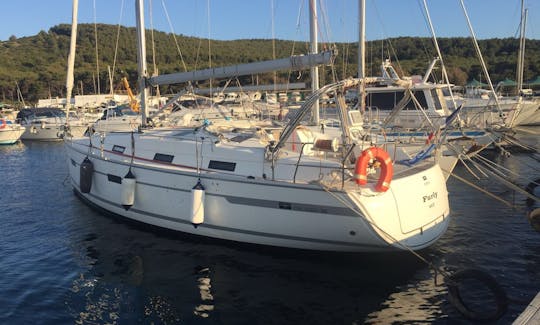 Bavaria Cruiser 36 Cruising Monohull Charter for 4 People in Maristella, Sardegna