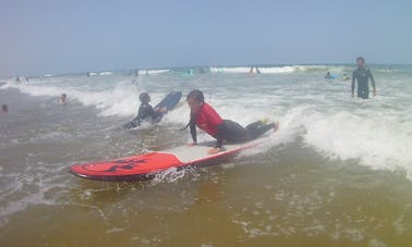 Clases de surf con un entrenador amable y experimentado en Dar Bouazza, Marruecos