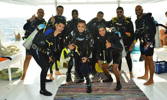 Excursión de buceo y cursos PADI ofrecidos en Sharm el-Sheikh, Egipto