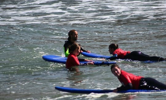 Cours de surf sur la plus longue vague de la main droite, Imsouane, Maroc