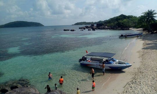 Speedboat tour to the South - Fingernail - Dam Ngang - May Rut islets.