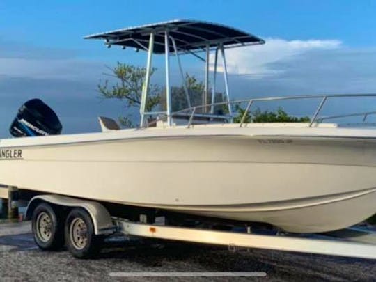 27' Angler Center Console for up to 8 people in Panama City