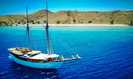 Live An Incredible Sailing Experience in Labuanbajo, Indonesia