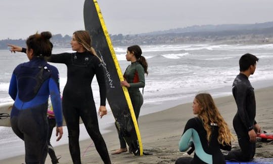 Réservez un cours de surf sur la plage d'Algarrobo pendant 1h30 !