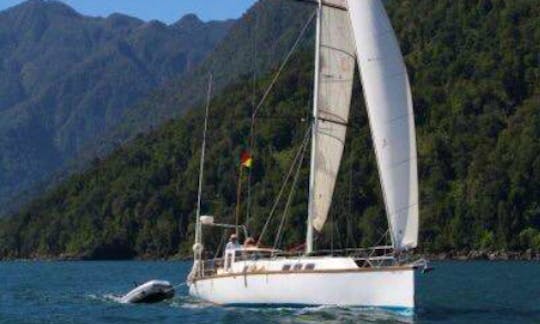 42 ft Lakutaia Cruising Monohull Charter for 5 People in Dalcahue, Chile