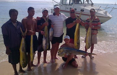 32 ft Killer Sport Fishing Boat Rental for 8 People in Balaclava, Mauritius