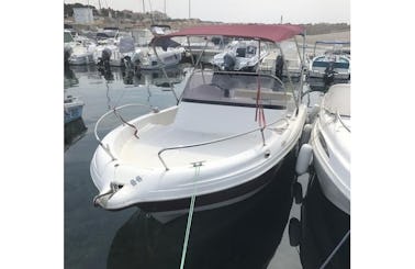 Rent this 6 People Power Boat with 70 hp Outboard in Martigues, France