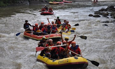 Êtes-vous prêt à vous mouiller ? Réservez une excursion en rafting avec nous !