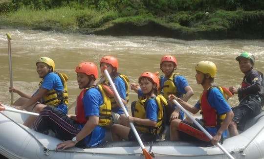 ¿Estás listo para mojarte? ¡Reserve un viaje de rafting con nosotros!