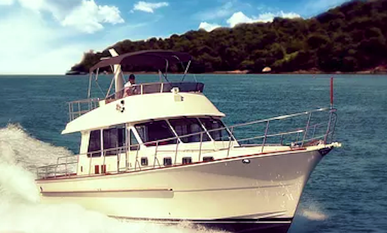 Atlantis Mya450 Trawler Rental In Bedok Reservoir, Singapore For 18 Person!