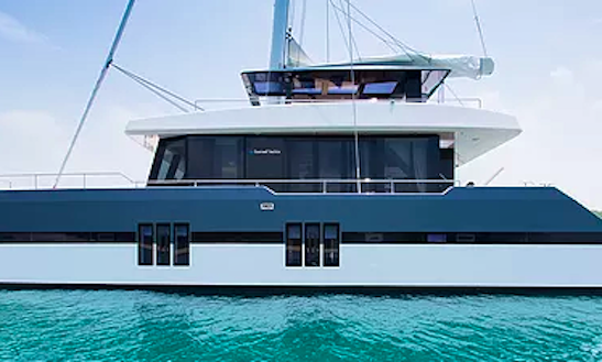 Atlantis Css680 Cruising Catamaran Rental In Bedok Reservoir, Singapore