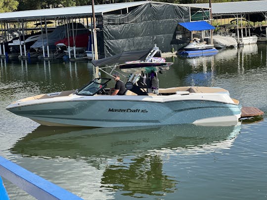 Surf with The Family and Friends! 2023 MasterCraft Wake Boat - The Colony, Texas