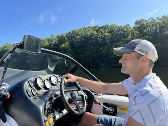 Barco de esqui náutico: instrução de esqui, tubulação, pesca e diversão no Lago Zoar