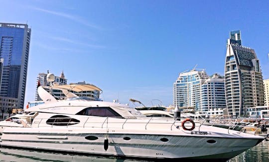 Verdadeiro luxo neste iate para até 30 pessoas em Dubai