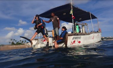 ¡Aprenda o mejore sus habilidades de buceo con nuestros instructores profesionales!