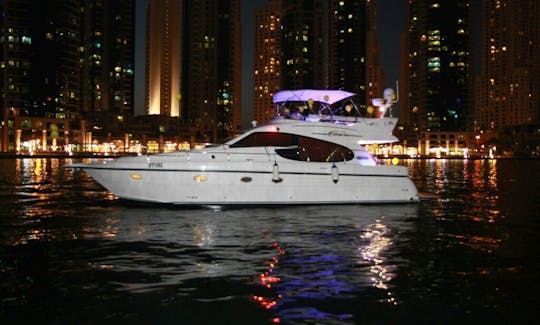 Une belle location de yacht pour 20 personnes à Dubaï pour une belle journée