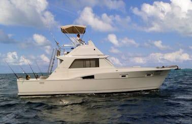 37' Chris Craft Fishing Charter for 8 People in Cancún, Mexico