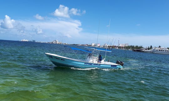 Private Fishing Charter for 6 People on 29' Imemsa Boat in Cancún