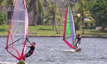 Clase de windsurf con instructor profesional en Aluthgama, Sri Lanka