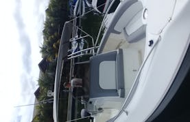 18ft Center Console Fishing Charter for 6 People in Albion, Mauritius